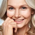 Eye Revive — Instantly erase your dark circles and awaken the youthfulness of your gaze.